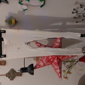 Adorable ivory leggings with silver buttons *some small stains *